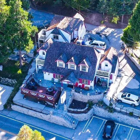 Arrowhead Lake Inn