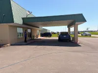 East Grand Inn Grand Forks ND I 29 - parking