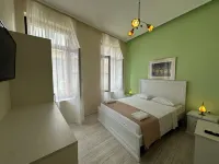 Theasis Athens - Bed and Breakfast