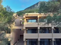 Ionian Crown Suites in Barbati Hotele w: Mparmpati