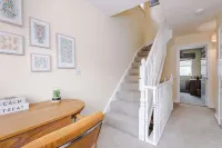 Spacious Modern 4 Bed in Northwich Free Parking - Wi-Fi