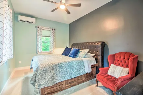 Lakefront Home W/Private Dock-15 Mi to Walker - parking