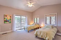 Expansive Murphy Retreat w/ Mountain Views! - balcony