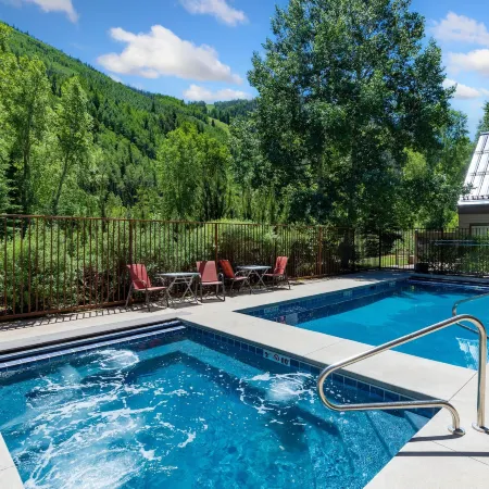 Chic, Modern - Walk Anywhere Viking Lodge 206 Condo