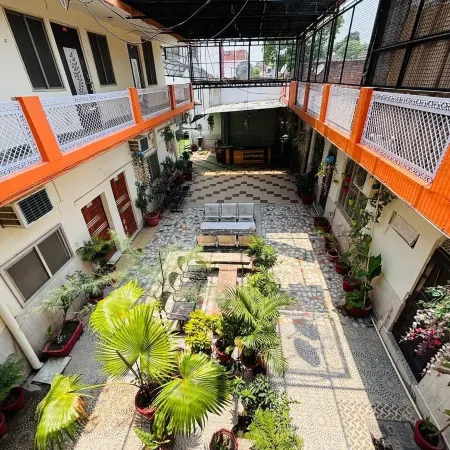 Shri Hari Lodge - Near Shri Ram Mandir and Hanuman Garhi