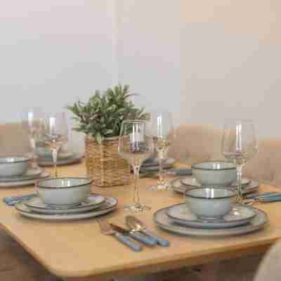 Perfect Booking Central 2 Bed Home Near Beach Dining/Meeting Rooms