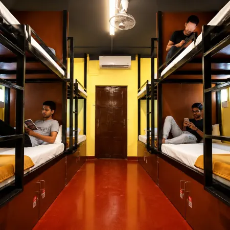 The Metro Pod Backpackers AC Hostel