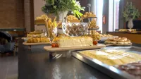 Plaza Hotel & Boulevard Convention - Vale Dos Vinhedos - breakfast