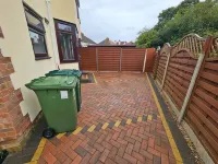 Serene 5-Bedroom House in Staines-Upon-Thames with Garden - 3-Star