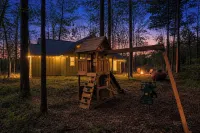 No Stairs Sleeps 10 Outdoor TV, Fire Pit, Pets - 3 estrellas