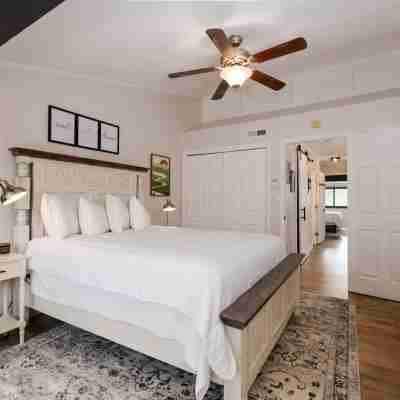Close 2 Dollywood Rustic Sleeps 6 Family Fun Rooms