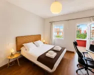 COLIVING CON COWORKING LIMPIEZA Y CAFÉ - 3-Star