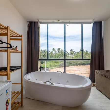160D-Casa com 4 suítes- Japaratinga-AL
