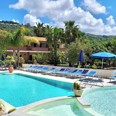 Farmhouse with Swimming Pool in Capo Vaticano