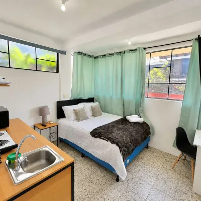 Hostal Urban Hotels near Zona 4