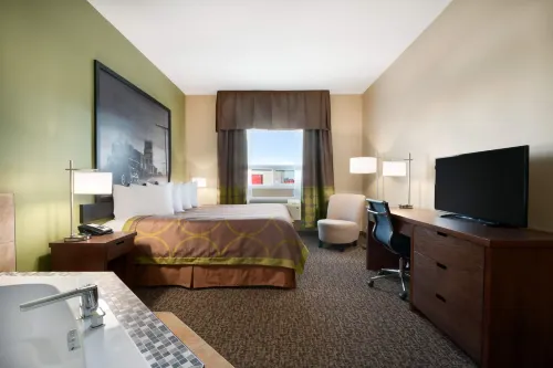 Super 8 by Wyndham Regina - parking