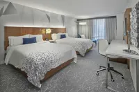 Renaissance Edmonton Airport Hotel - Swimmingpools