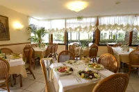 Hotel Eden - موقف سيارات