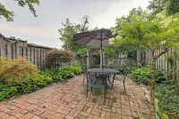 Riverfront Studio w/ Private Patio & Garden! -  Ferienwohnungen