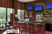 DoubleTree by Hilton Charlottesville - bar
