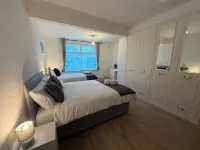 Ashford Luxury 4-bed Apartment - 2-Star