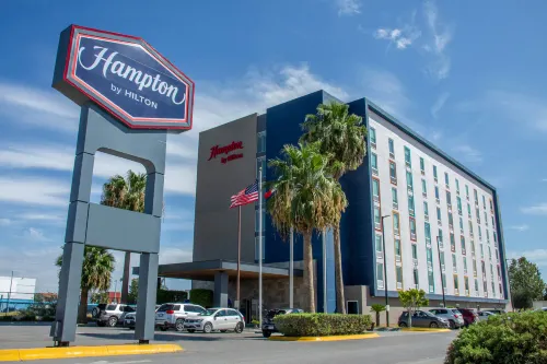 Hampton Inn by Hilton Torreon-Airport Galerias - Family Friendly