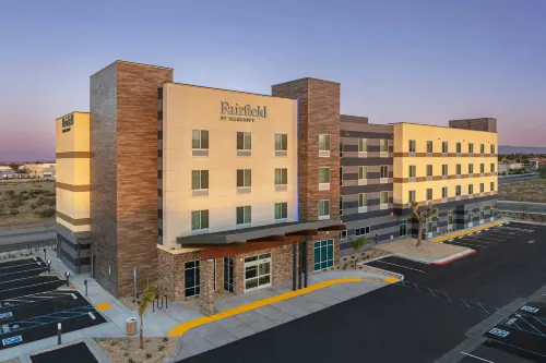 Fairfield Inn & Suites Victorville - موقف سيارات