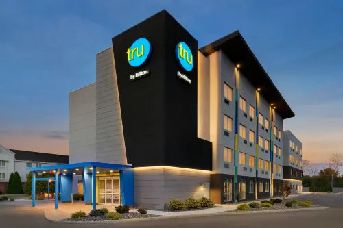 Tru by Hilton Sandusky - Parking