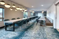 TownePlace Suites Red Deer - ที่มีสระว่ายน้ำ
