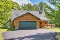 Ski, Hike & Explore! Spacious Conway Cabin w/ Deck - Wifi