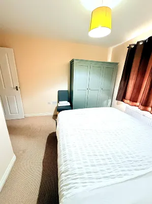 Bright & Cosy 1-Bed flat with Free Parking - Apartments