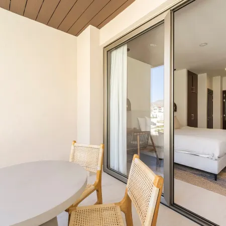 New Modern 1BR studio with gym, pool @ Vista Vela