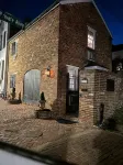 Washington Family Property, Upper Carriage House in Old Town on 107 S Lee Street - Biệt thự