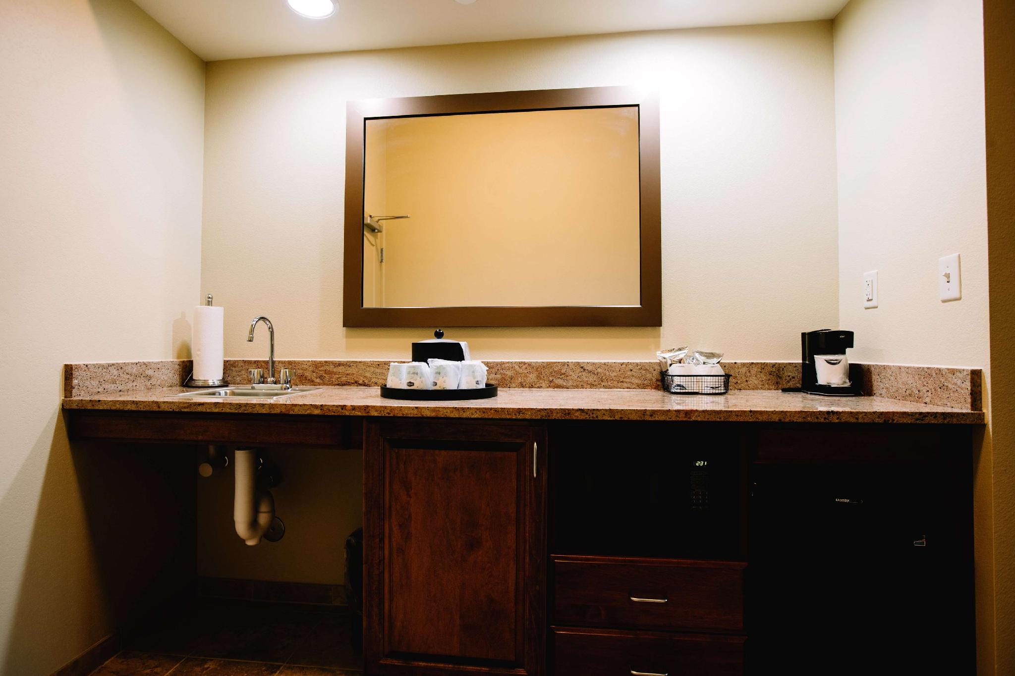 Hampton Inn & Suites Minot