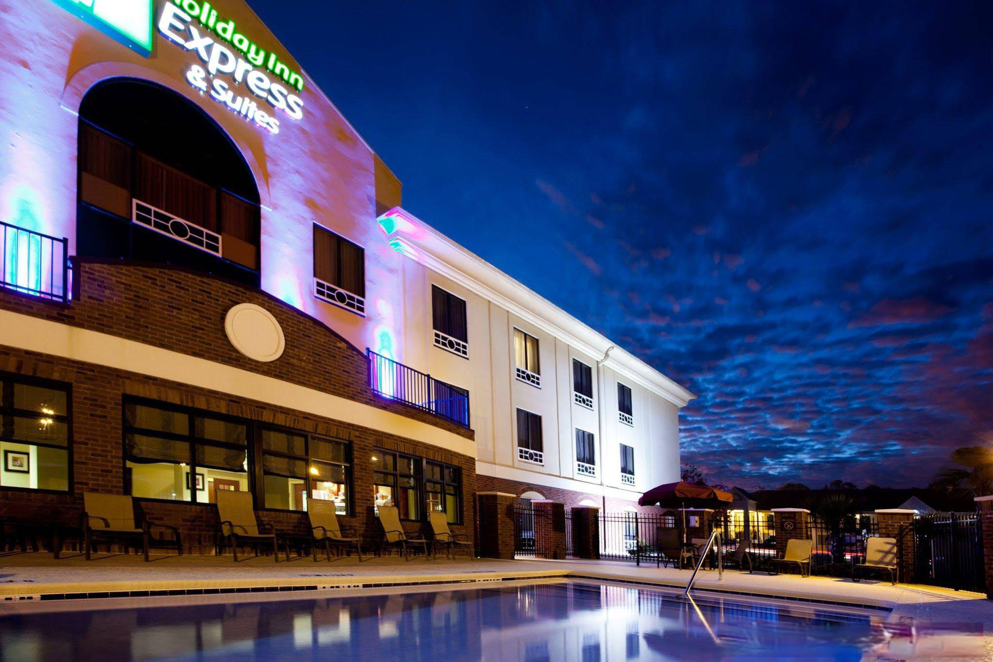 Holiday Inn Express Hotel & Suites Quincy I-10, an Ihg Hotel