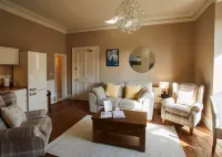 Host & Stay | Havelock Place Apartment