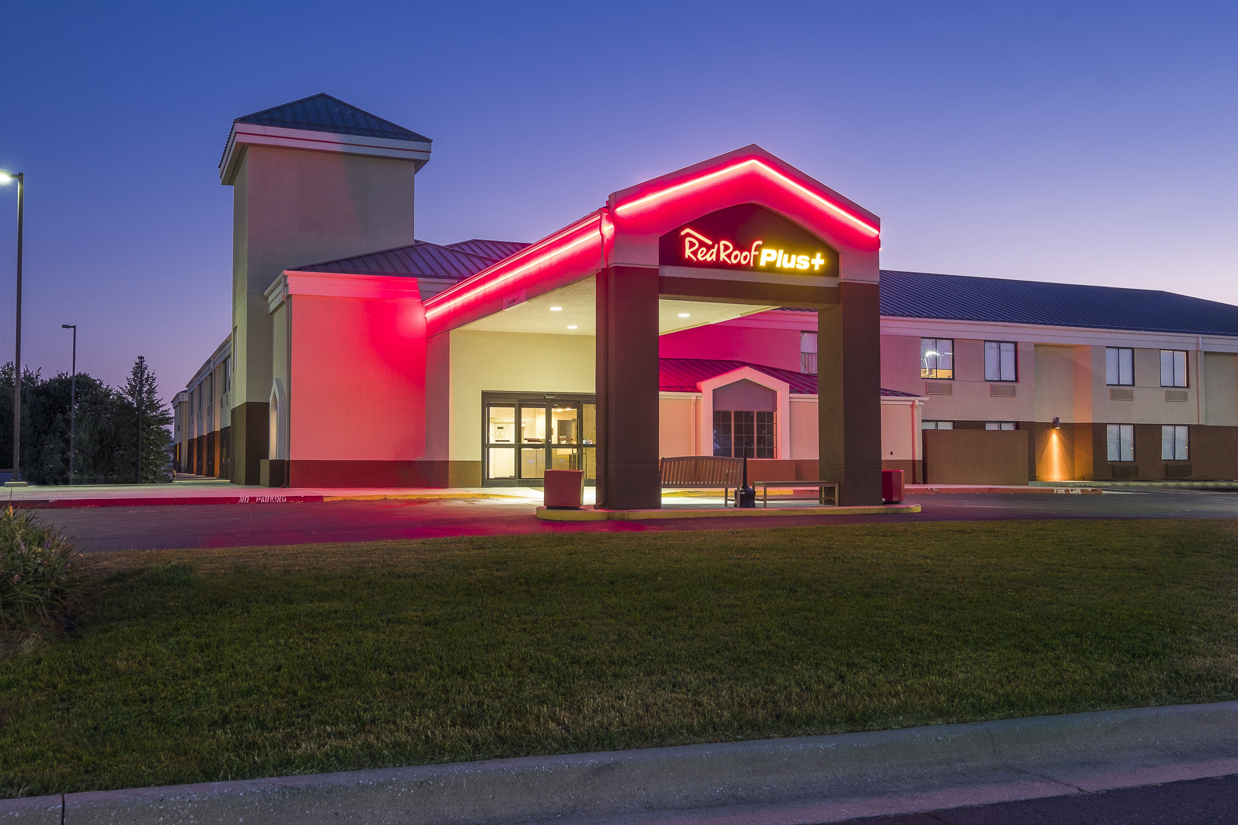 Red Roof Inn Plus+ Bentonville