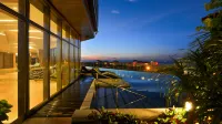 Holiday Inn Haikou West Coast by IHG - Infinity Pools