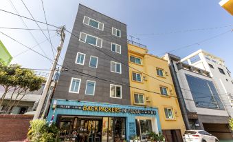 Backpackers in Yeosu