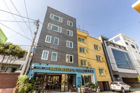 Backpackers in Yeosu