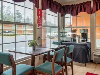 Econo Lodge Hotels near Knott House Museum