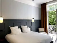 Hotel De Verdun 1882 - พร้อมระเบียง