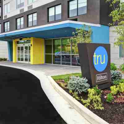 Tru by Hilton Pigeon Forge Hotel Exterior