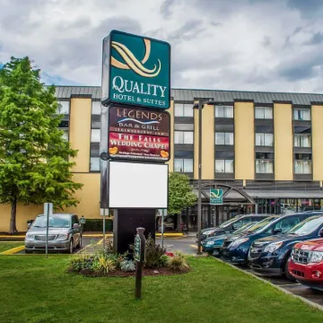Quality Hotel & Suites at the Falls Hotel dekat Benteng Air Terjun Niagara