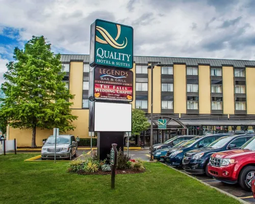 Quality Hotel & Suites at the Falls Hotels near Niagara Scow