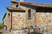 Charming Holiday Home with Swimming Pool, Siena Tuscany, wi-fi, Pets Allowed