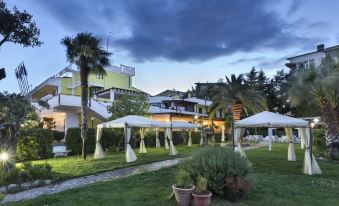 Hotel Ristorante Venusia - Housity