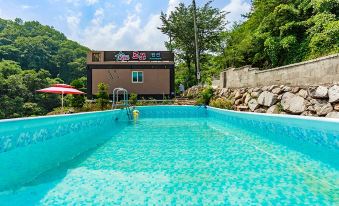 Gyeongju Rosso House Pension (Spa)