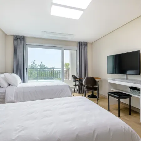 Swimeong Nolmeong Guesthouse Отели рядом с достопримечательностью «Пляж Хёпчже»