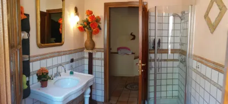 Hillside Room with Garden and Sea View No8264